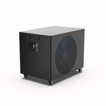 Refroidisseur bain froid Kalda noir mat sur fond blanc, vue trois quarts montrant la grille de ventilation et l'affichage de temperature