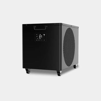 Refroidisseur bain froid Kalda noir mat vue laterale avec grande grille circulaire de ventilation, affichage temperature 37, photo produit fond gris